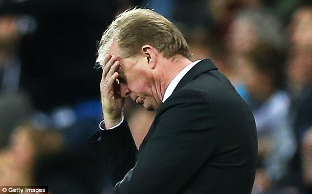 Steve Mc Claren holds his head in his hands as Newcastle fall to a defeat by Sheffield Wednesday in the cup