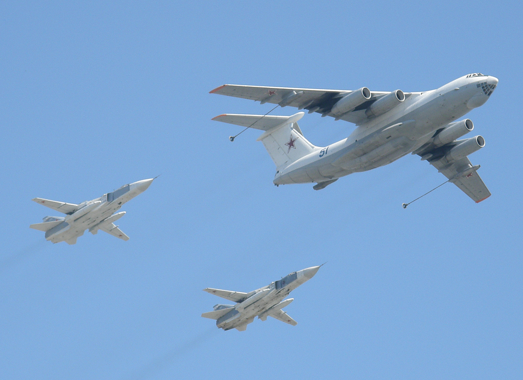 Sukhoi-24 aircraft trailing an Ilyushin Il-78 in