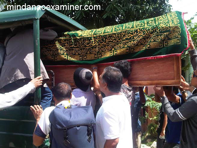 Muslims carefully load onto a truck the wooden box containing the body of Sultan Esmail Kiram II of the Royal Sultanate of Sulu who died from renal failure at a hospital in Zamboanga City in southern Philippines