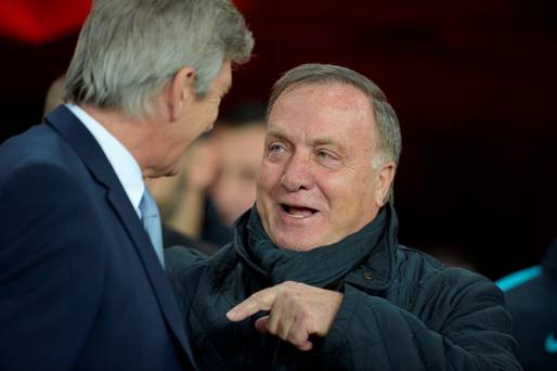 Sunderland's manager Dick Advocaat greets Manchester City's Manuel Pellegrini