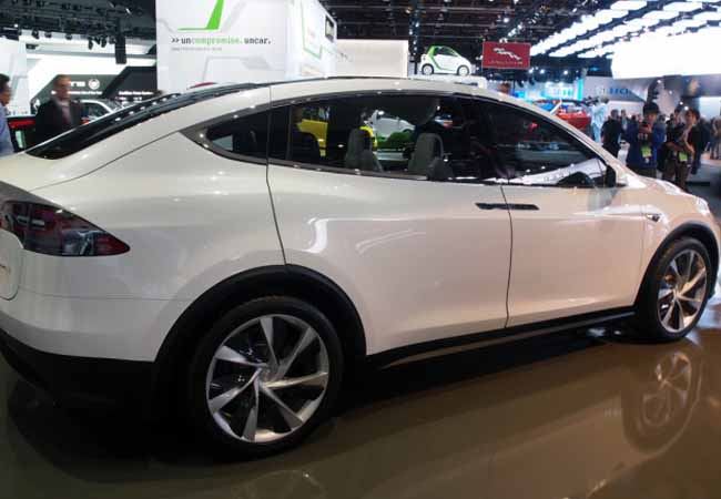 Tesla Model X Can Give You 250 Mile Range