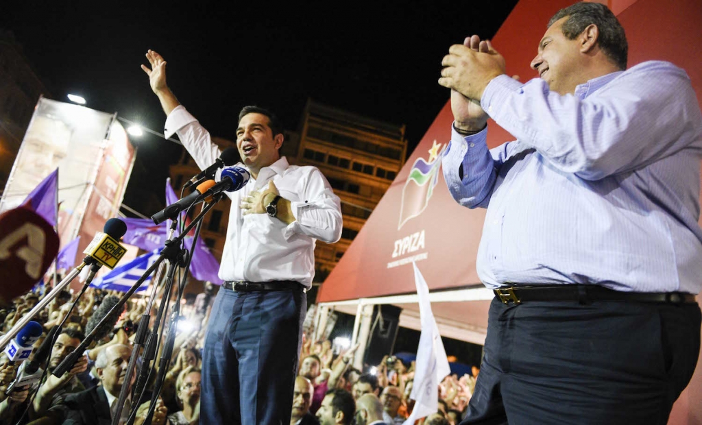 Tsipras on stage with desired coalition partner Kammenos