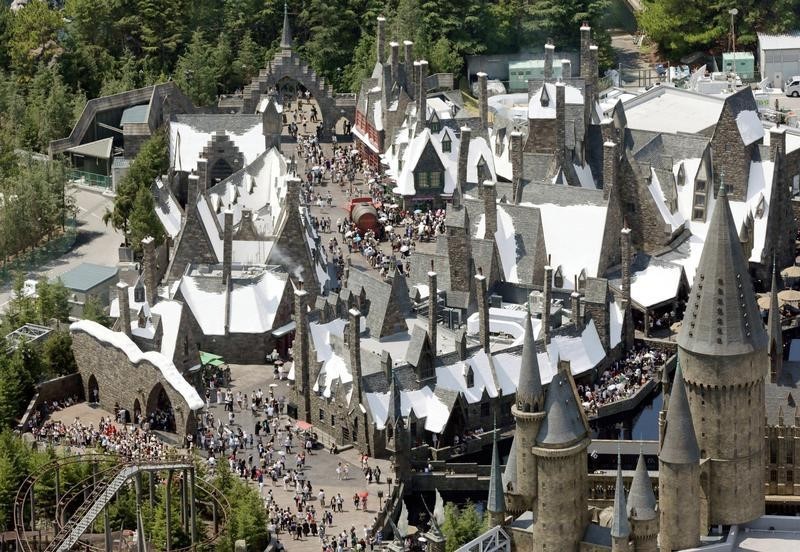 Universal signs deal with China to open Beijing theme park