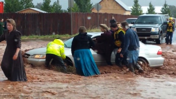 7 dead, 6 missing as flash flood washes away vehicles at Utah-Arizona border