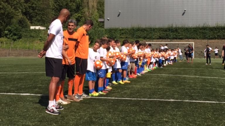 Vincent Kompany with his BX Brussels kids