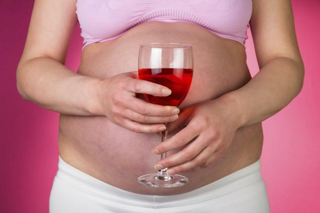 One in 10 American moms-to-be admits to mixing alcohol with pregnancy a new study found