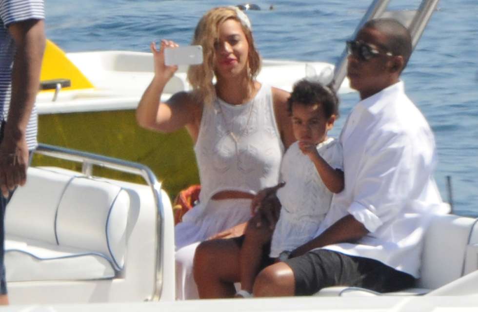 Jay Z Beyonce and Blue Ivy on vacation in Naples