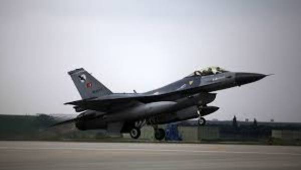 A Turkish Air Force F16 jet fighter