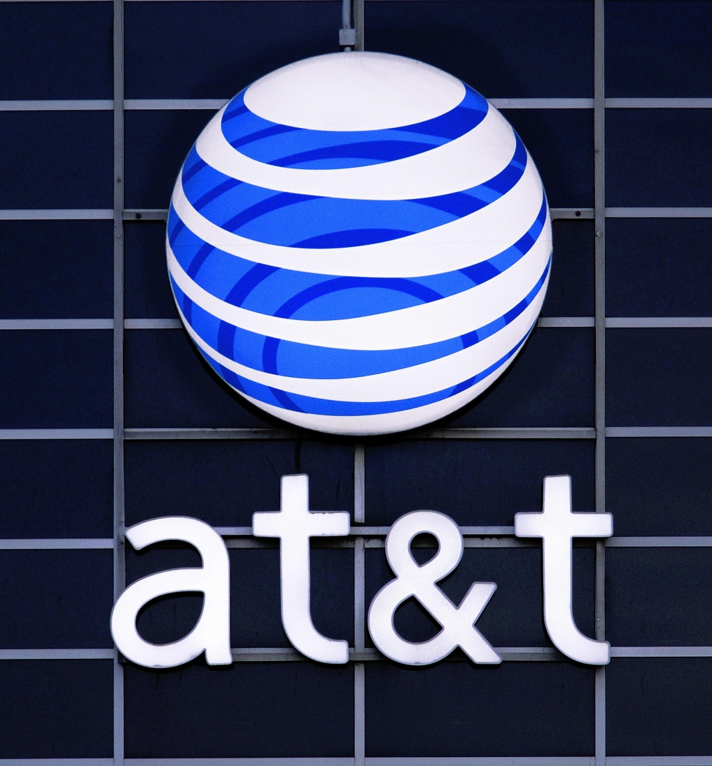 AP EARNS AT AND T F FILE USA IL