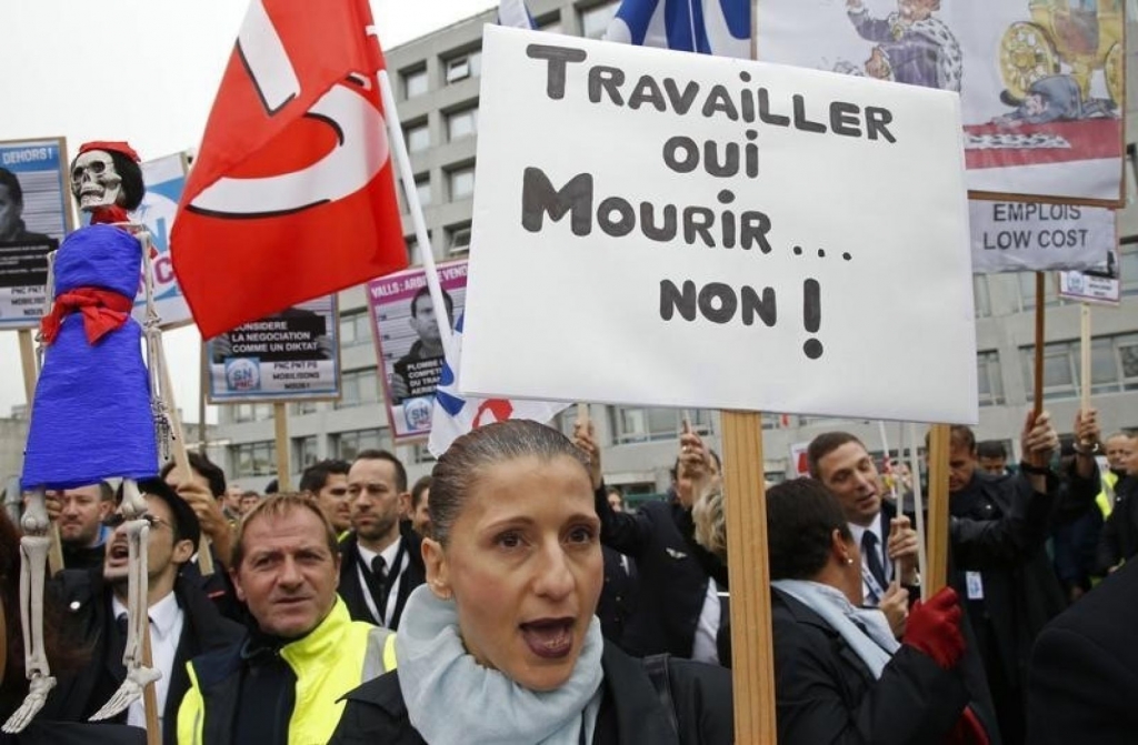 Air France union meeting to discuss strike planned for Tuesday official