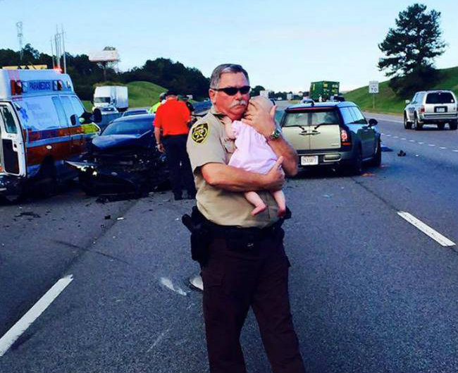 Alabama Sheriff's Deputy Ric Lindley who saved baby from Leeds crash gains