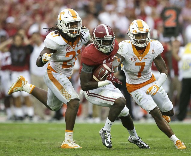 Alabama wide receiver Calvin Ridley catches a pass between Tennessee defenders Jalen Reeves Maybin and Cameron Sutton in the second quarter