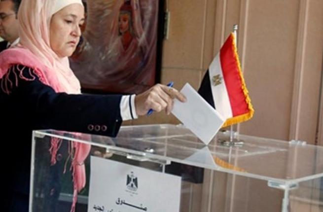 An Egyptian woman casts her ballot. Image used for illustrative purposes