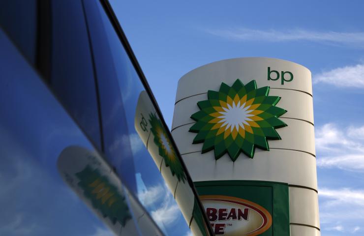 BP reports 40% fall in Q3 profits