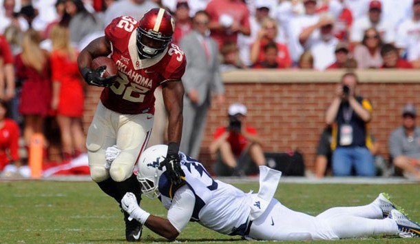 Oct 3 2015 Norman OK USA Oklahoma Sooners running back Samaje Perine carries the ball against the West Virginia Mountaineers in the fourth quarter at Gaylord Family Oklahoma Memorial Stadium. Mandatory Credit Mark D. Smith-USA TODAY Sports