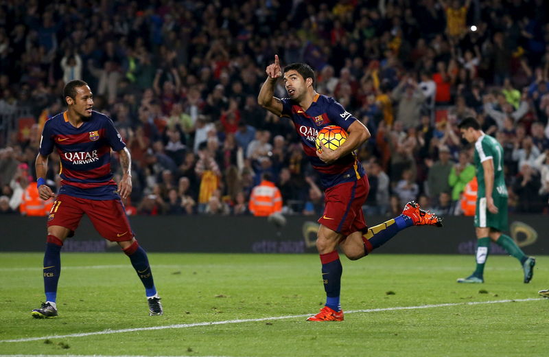 La Liga round-up: Luis Suarez bags hat-trick to lift Barcelona