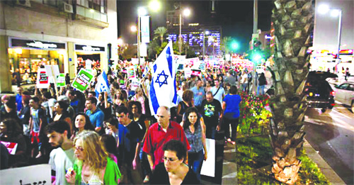 Thousands of Israelis March for Peace with Palestinians