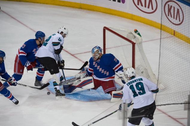 Rangers backup goalie Antti Raanta pitches the shutout Monday night at the Garden