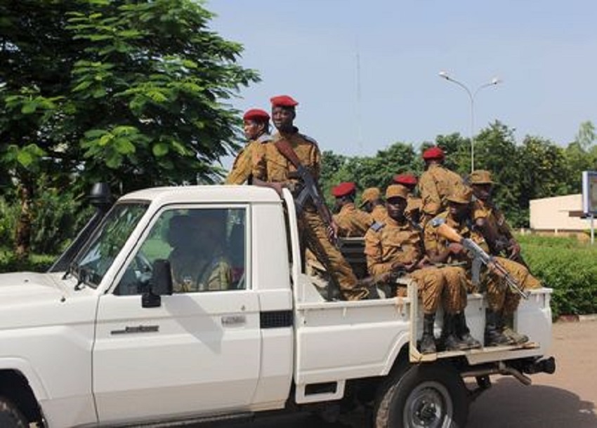 Burkina Faso army takes position near presidential guard camp