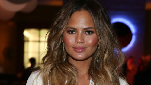 Chrissy Teigen breaks her silence about her pregnancy!