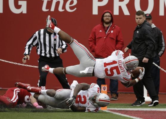 Ohio State's Ezekiel Elliott dives into the