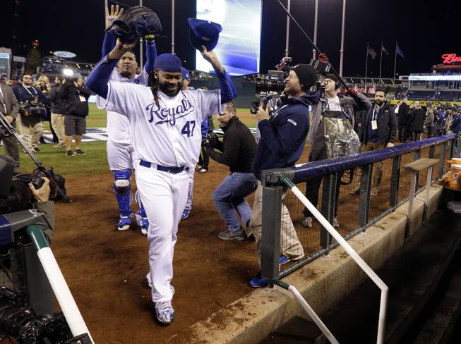 Cueto's two-hit gem fuels Royals against Mets