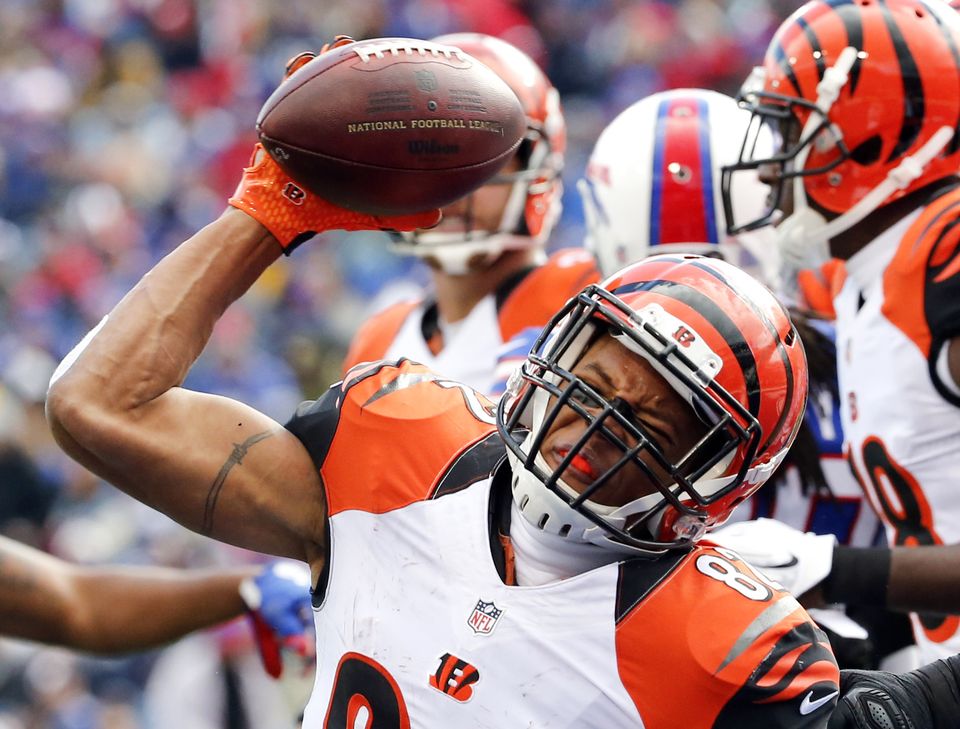 Dalton helps Bengals stay perfect with 34-21 win over Bills