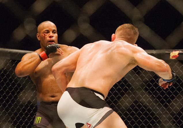 Daniel Cormier retains light heavyweight title with split decision against Alexander Gustafsson in UFC 192