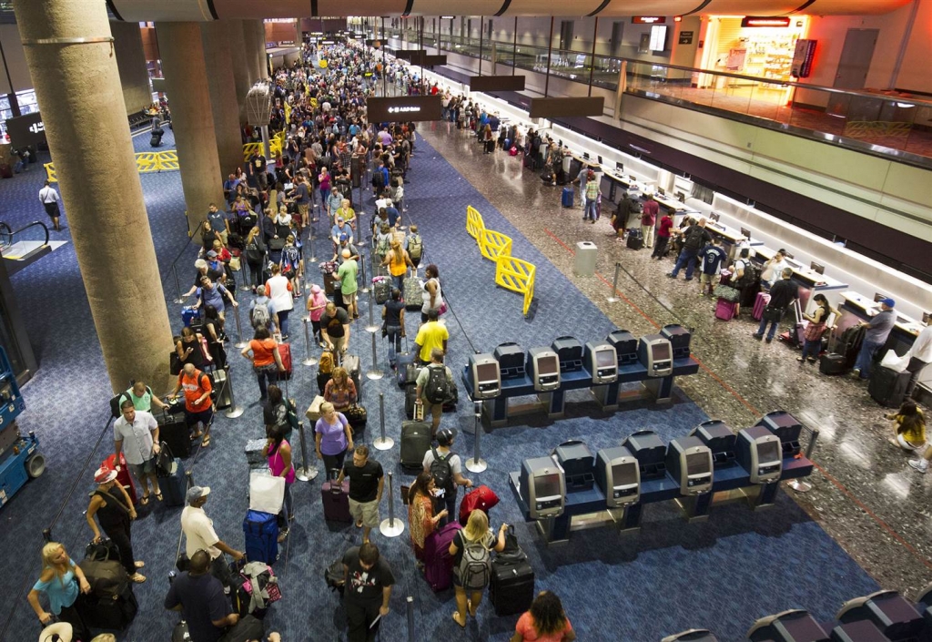 Image Southwest Airlines passengers wait in long line at Mc Carran International Airport