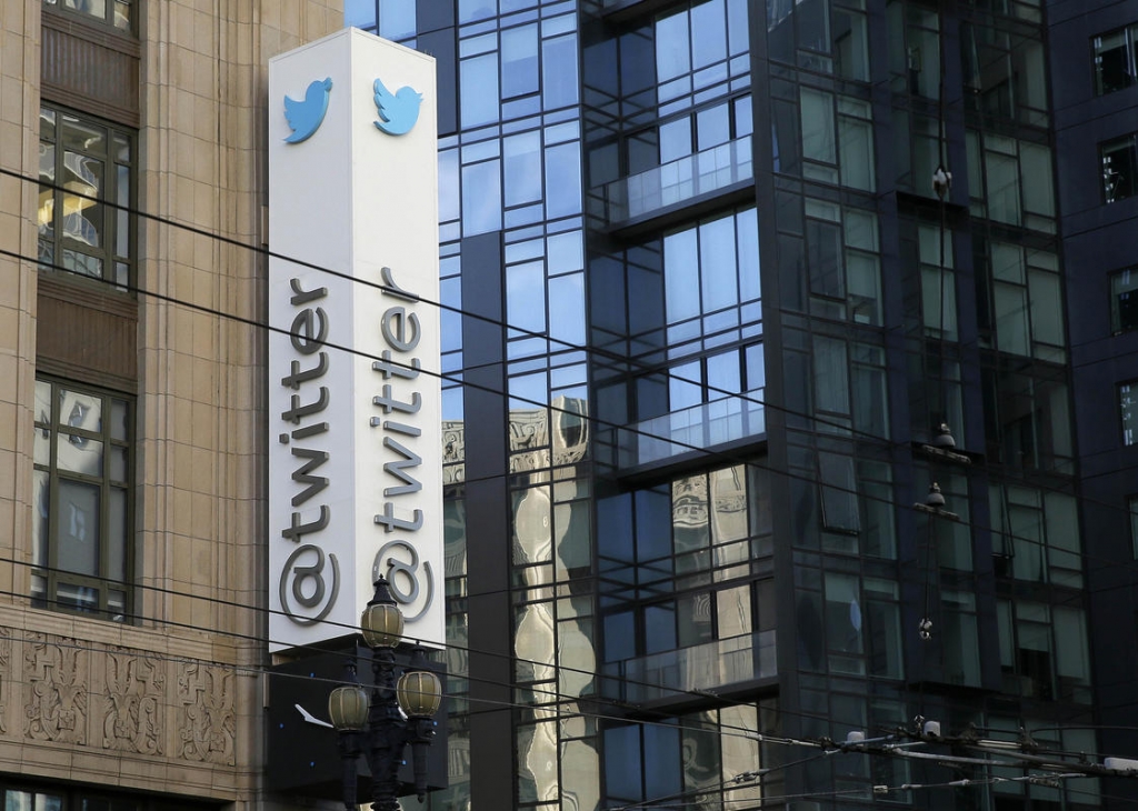 Twitter CEO gives up $200M in stock for company employees