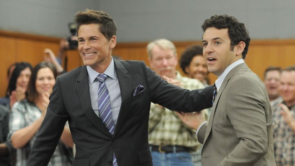 Rob Lowe & Co. have fun with fame game in 'The Grinder'