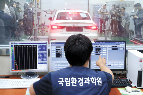 An engineer of the National Institute of Environmental Research in Incheon conducts emissions test on an Audi A3 on Thursday. By Shin In-seop