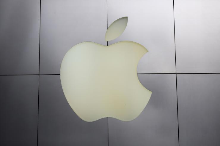 Apple Names Former Boeing CFO to Board of Directors