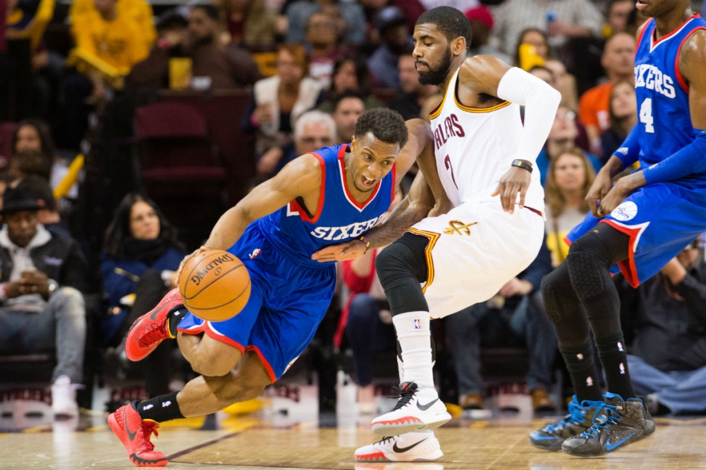 Former Sixers point guard Ish Smith drives around Cavs&#039 Kyrie Irving