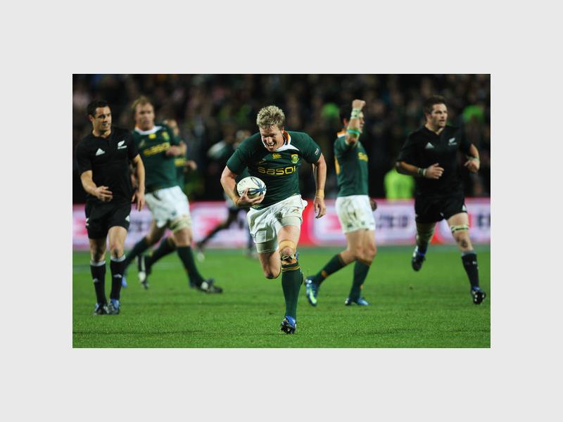 Farewell to the intercept prince Jean de Villiers on his way to scoring an intercept try from a Daniel Carter-attempted pass in the Springboks&#039 32-29 Tri Nations win against the All Blacks in Hamilton New Zealand. With the win the Boks also comfo