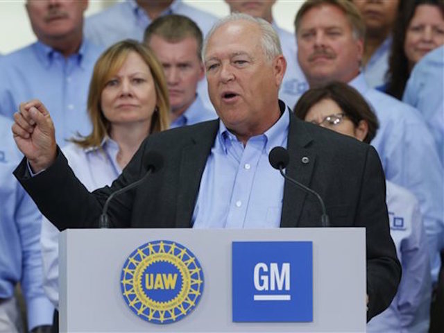 GM offering UAW bigger bonus, profit sharing than FCA