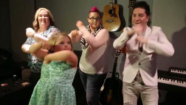 Mama June Honey Boo Boo Pumpkin and Adam Bartha do the “Honey Boo Boo Bop.”