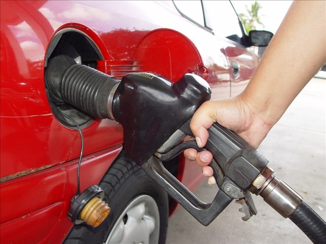 Gas prices continue to decline as temperatures drop