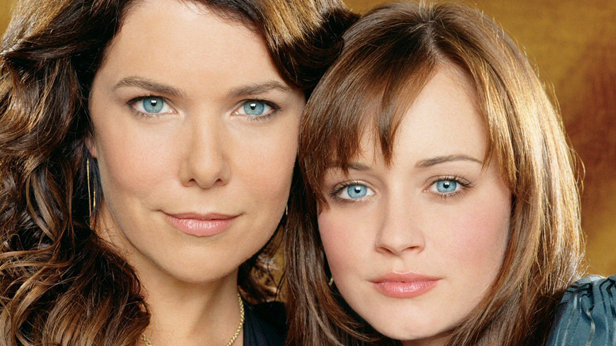 Lauren Graham and Alexis Bledel in Gilmore Girls