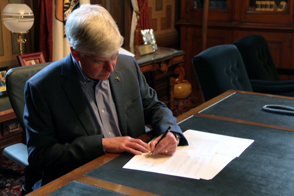 Gov. Snyder signing bill