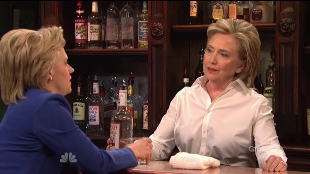 'SNL': Hillary Clinton Plays Bartender Giving Advice to Hillary Clinton