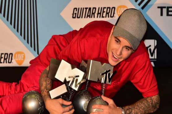 Hip-hop duo Macklemore and Ryan Lewis and Justin Bieber won the MTV Europe Music Awards