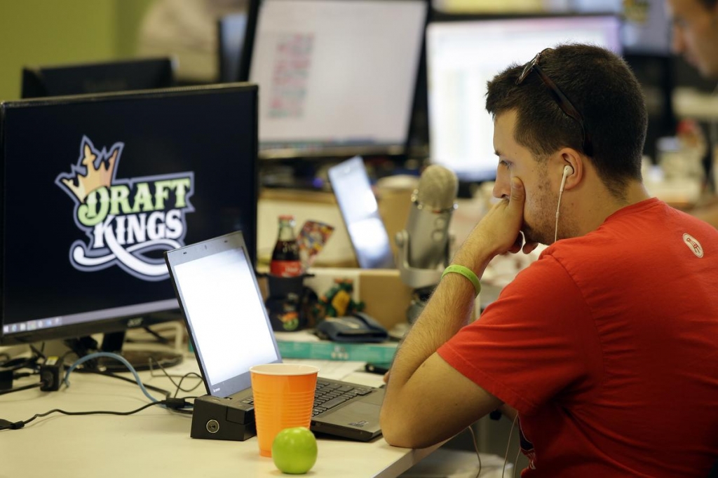 Lawmaker wants to regulate daily fantasy sports sites