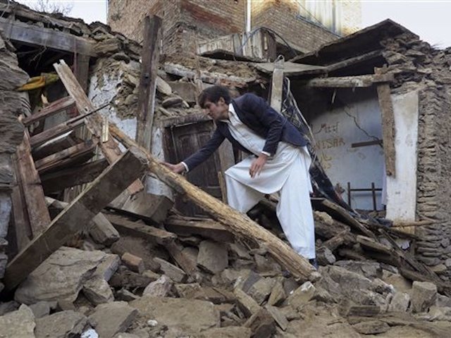 Major earthquake in Afghanistan leaves hundreds dead