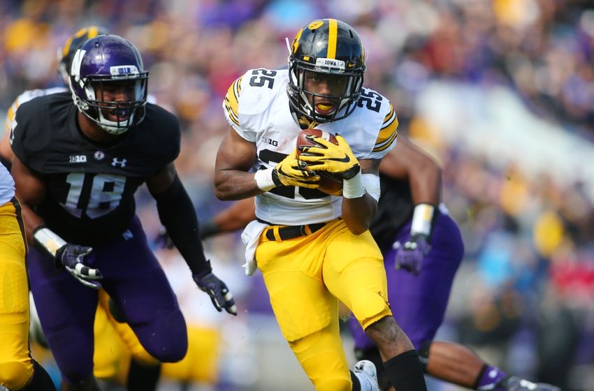 Iowa RB Jordan Canzeri in walking boot Akrum Wadley has 4 TDs