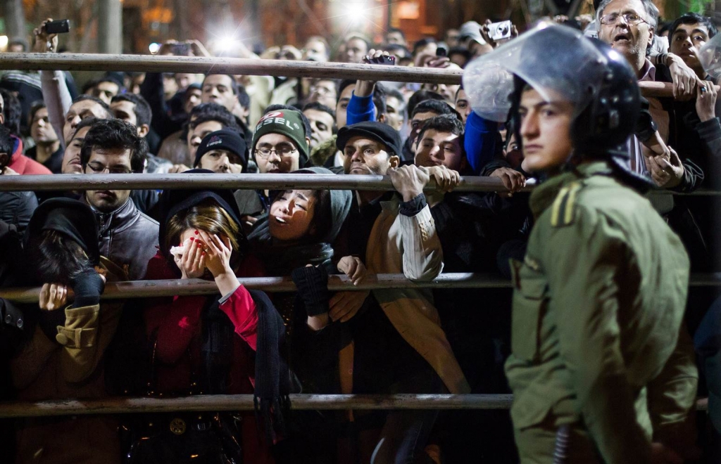 Image Iranians watch the execution of two men in 2013