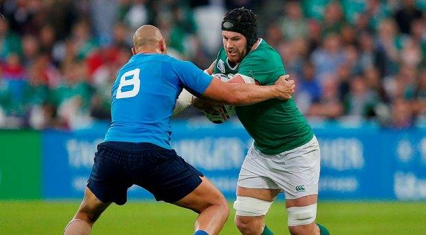 Ireland's Sean O'Brien and Italy's Sergio Parisse in action