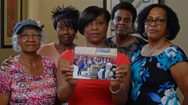 Katherine Neal Georgia Lewis Lisa Renee Johnson Allisa Carr and Sandra Jamerson of the Sistahs on the Reading Edge book club