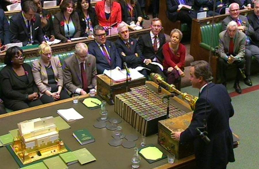 David Cameron dodges subject of tax credit cuts and their effects during PMQs