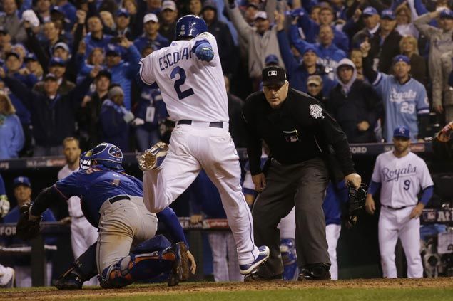 Eric Hosmer sacrifice fly in 14th inning lifts Royals to World Series Game One win over Mets